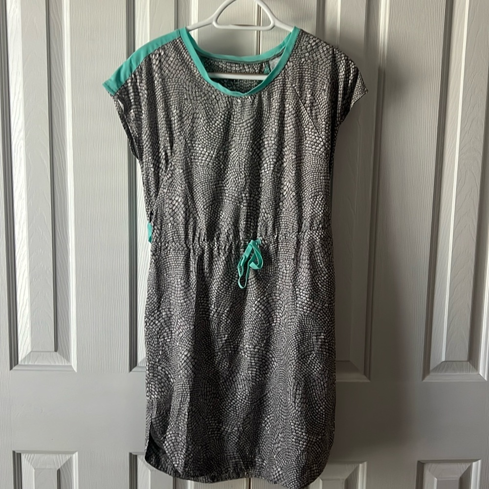 EUC Title Nine 9 Geometric Short Athletic Dress Womens Size small
